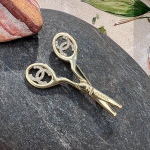 Goldtone scissors barbers Brooch, Brand New